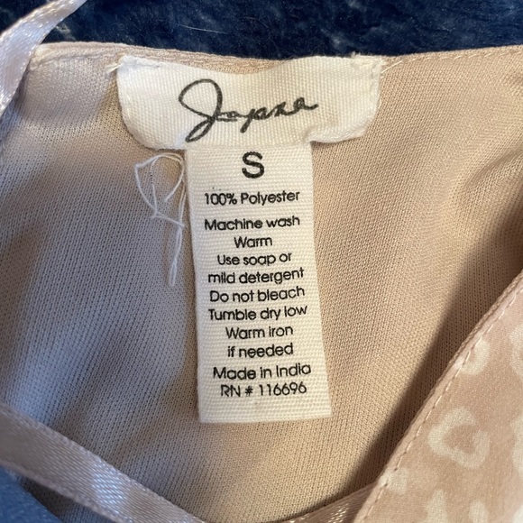 A dress that flows very nicely. - Picture 3 of 3